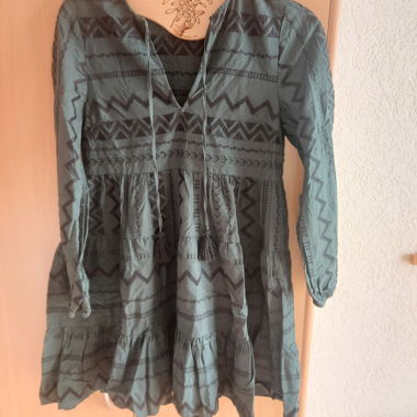 Zara-Kleid Tannengrün