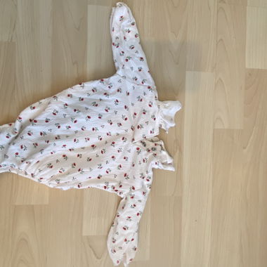 Baby-Body mit Blumenmuster