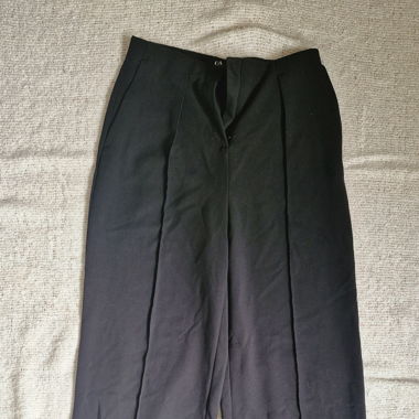 Schwarze Geschäftshose leicht