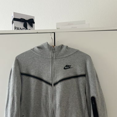 Nike tech gris