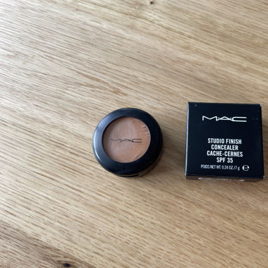 Mac Studio Finish Concealer Shade: NW30