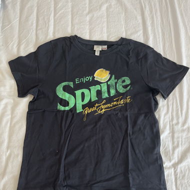 t-shirt with print ‚sprite‘