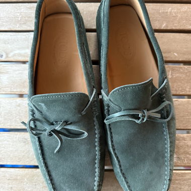 Green Velvet Tods Loafers