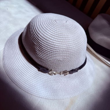 Weisser Sommerhut