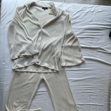 Butter-yellow pleated set