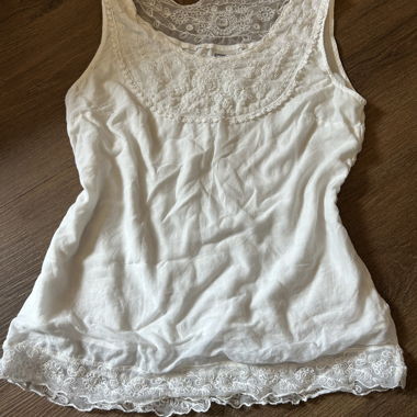 Haut en lin blanc vintage avec dentelle et perles