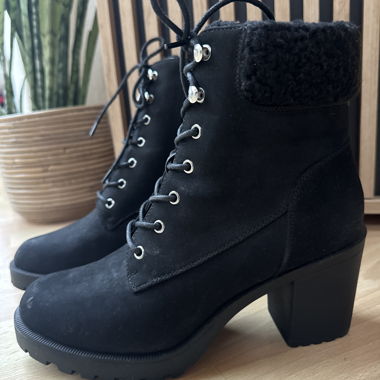 Schnürstiefelette