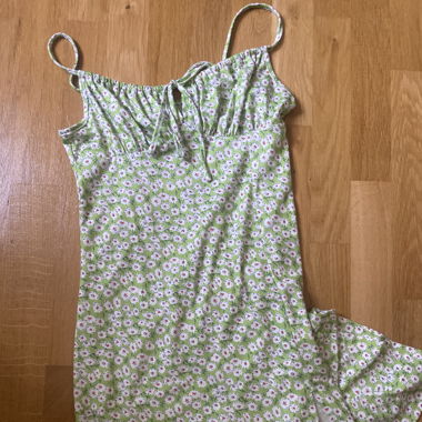 Grünes Blumenkleid