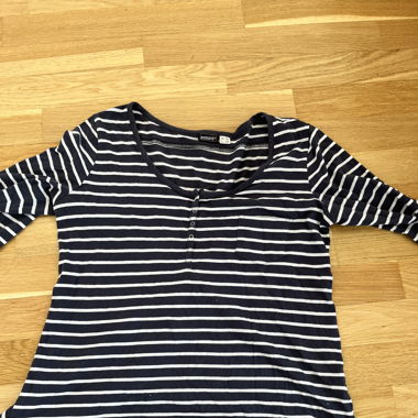 Dark blue and white stripped pullover