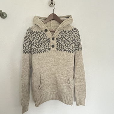 Felpa con cappuccio beige in maglia con motivo norvegese