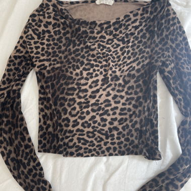 Leopard top with long sleeves