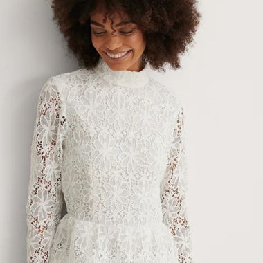 NA-KD besticktes Kleid