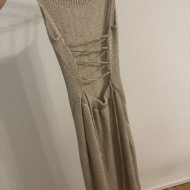 Robe brillante dorée