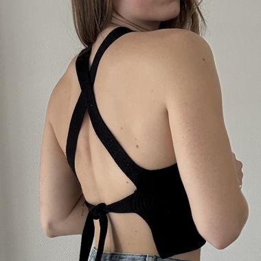 Black strappy back tank top