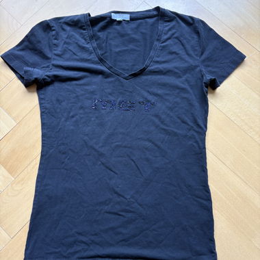 T-shirt MET nera con scollo a V
