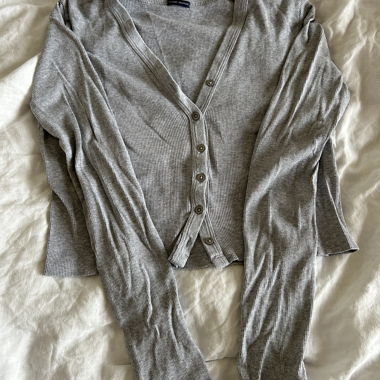 Cardigan court Brandy Melville