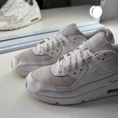 Nike Air Max 90 Triple White – Größe 42