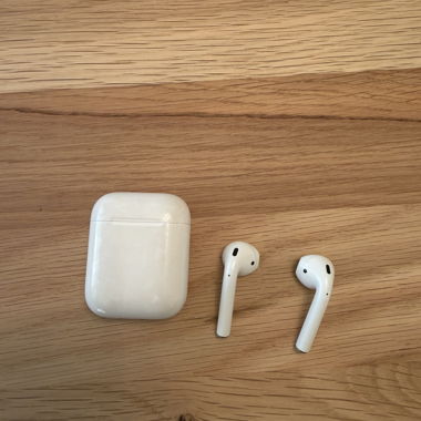 Apple AirPods 2 con custodia di ricarica