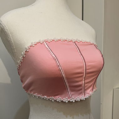 Rosa Trägerloses Crop-Top mit Blumenbesatz