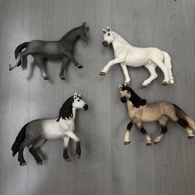 4 Schleich Pferde