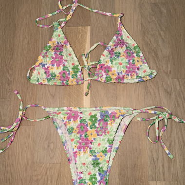 Buntes Blumen-Bikini