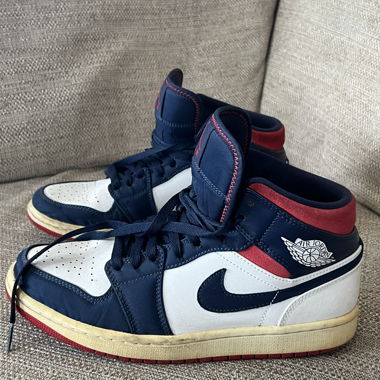 Air Jordan Mid's