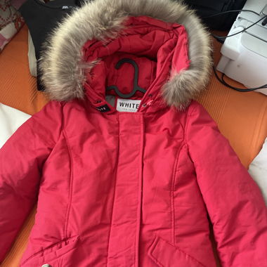 rote Echtpelz Winterjacke