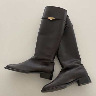 Stivali in pelle Ferragamo con dettaglio dorato