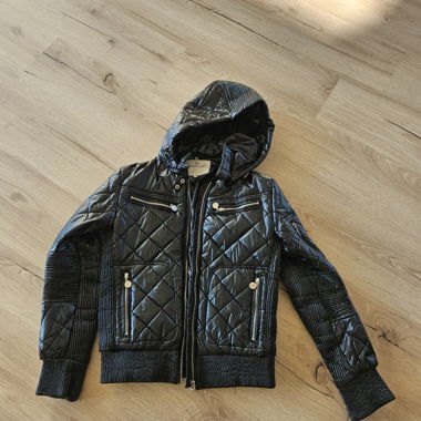 Moncler schwarze wattierte Jacke