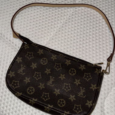 Sac bandoulière à monogramme (faux)