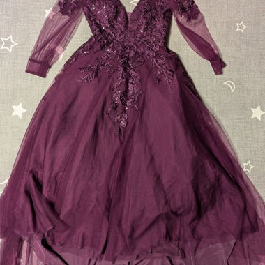 Robe de mariage ou de bal, couleur raisin