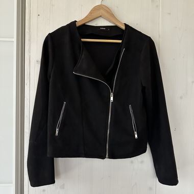 Schwarze Zip-Jacke