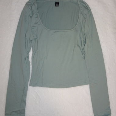 Mintgrünes Langarmshirt mit quadratisch Ausschnitt