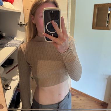 Long-Sleeve Crop Top