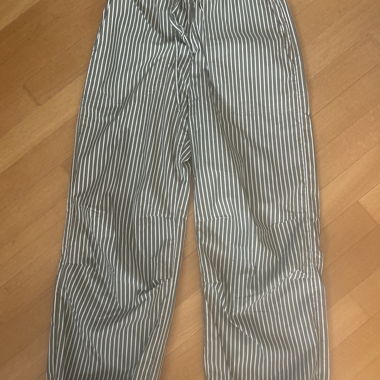 Pantaloni casual a righe Baum und Pferdgarten