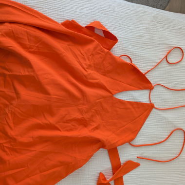 Abito a portafoglio arancione con nastri