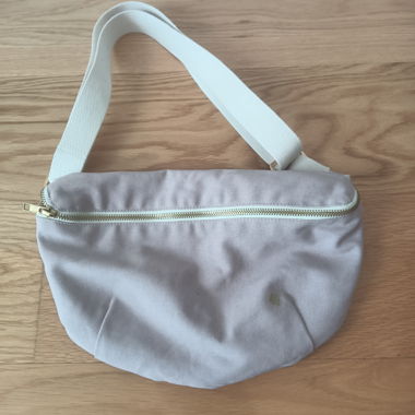 Lila Umhänge Tasche 