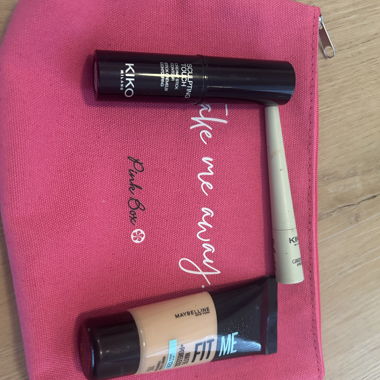 Coffret de maquillage avec étui