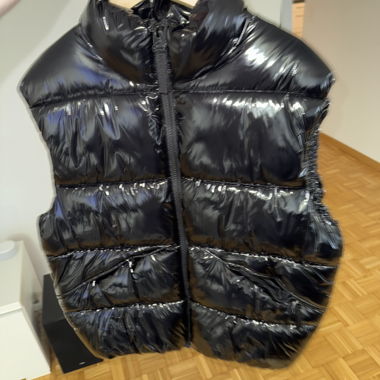 Glänzende Steppweste Review