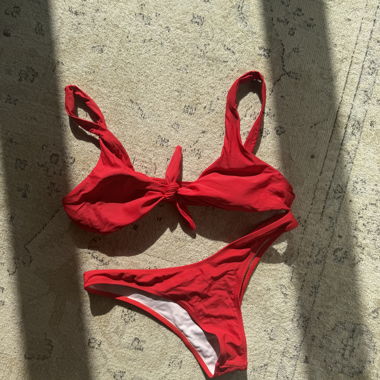 Roter Bikini