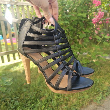 Riemen High Heels
