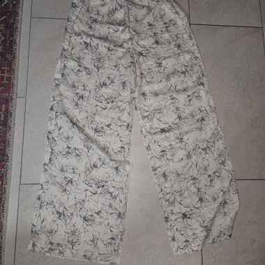 Weite Blumenhose