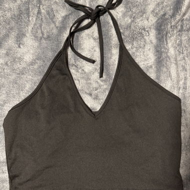 Schwarzes Neckholder-Top