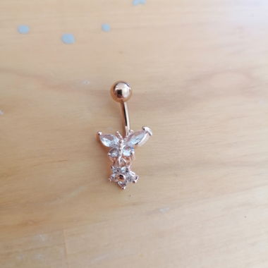 Piercing de nombril papillon