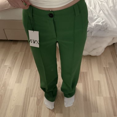 Pantalon en tissu vert Zara