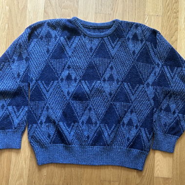 Blauer Strickpullover