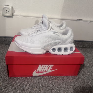 Nike Dn White