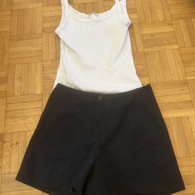 Top und Shorts in Schwarz und Weiss
