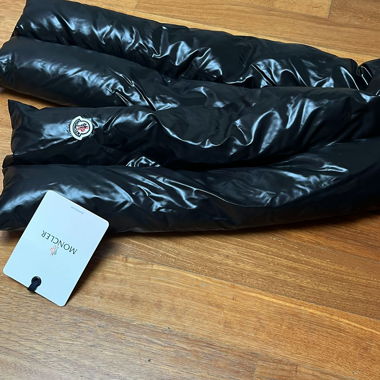 Moncler – Down Padded Scarf – Nero