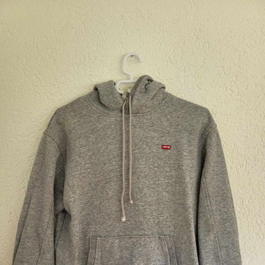 Levi’s Grey Hoodie – Red Tab Minimal Logo